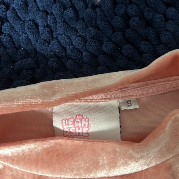 Leah Ashe - Picture 4 of 4